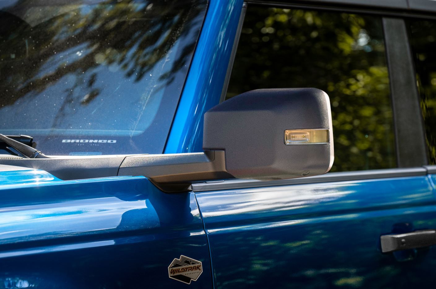 Sistema de alerta de punto ciego (BLIS) con alerta de tráfico cruzado