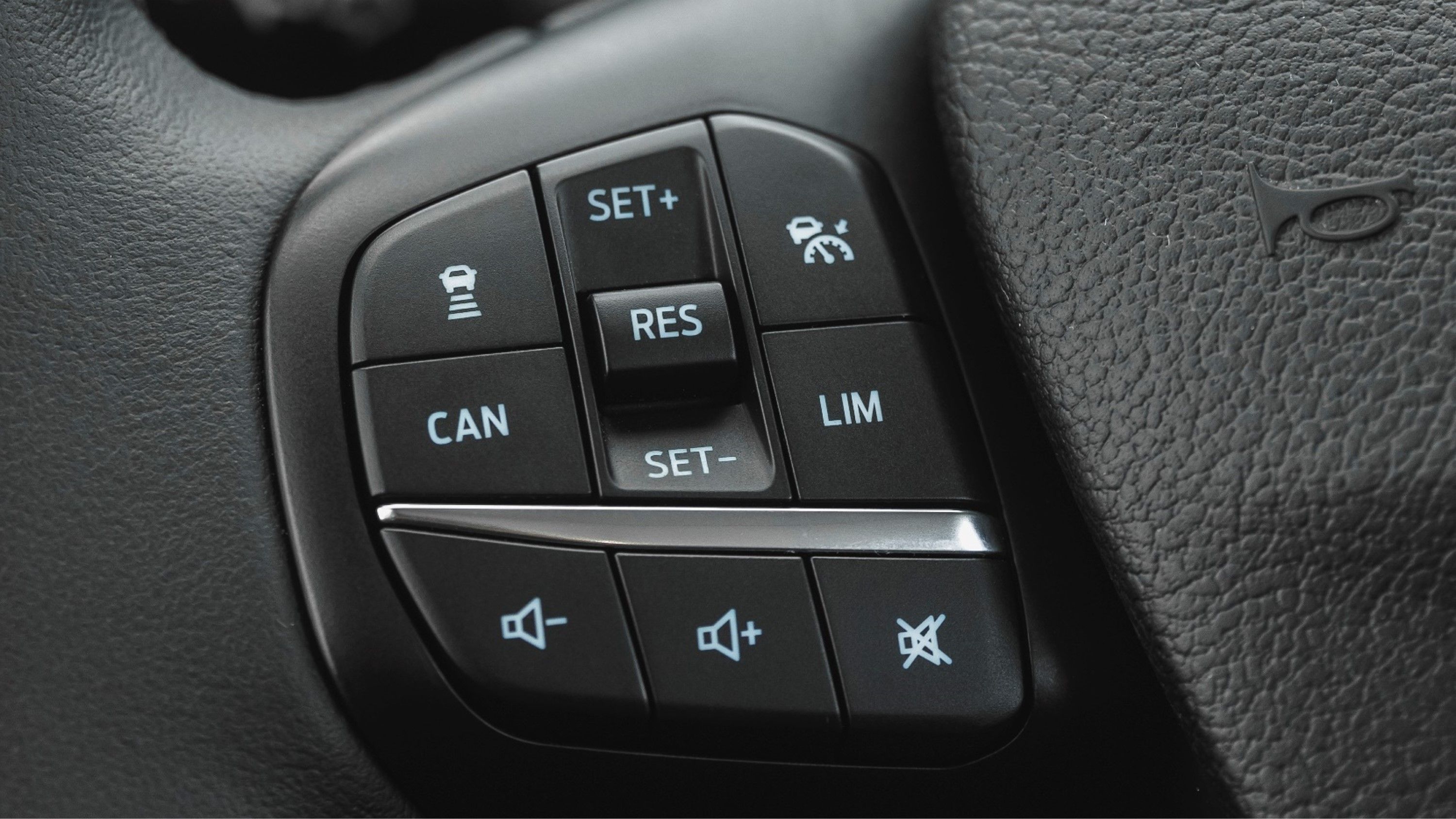 Volante Multifuncional - Comandos del Lado Izquierdo