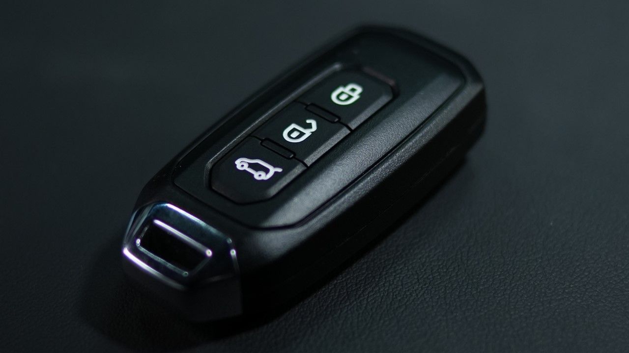 Cierre centralizado de puertas, vidrios y techo panorámico